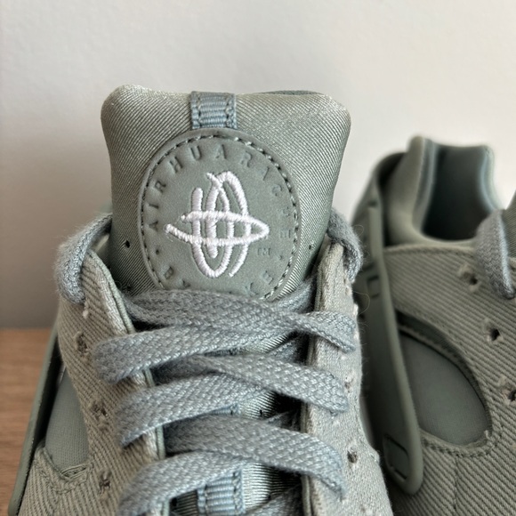 Nike Air Huarache SE Mica Green - Picture 2 of 15